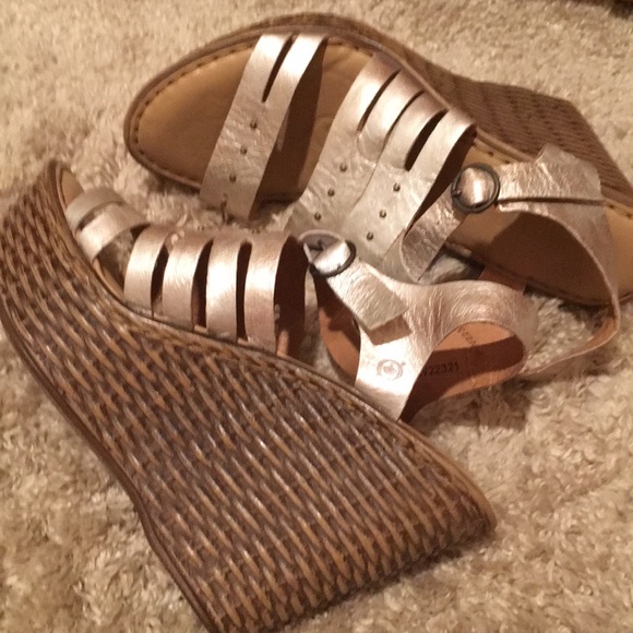 Born Shoes - NWOT new BORN SANDALS HEELS WEDGES GOLD 7 shiny